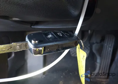 2013 Volkswagen Passat S z USA, uszkodzony, nr VIN 1VWAP7A33DC007754